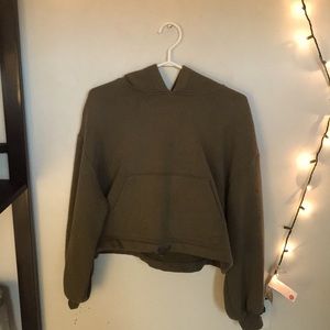 OAK + FORT muted olive cropped hoodie